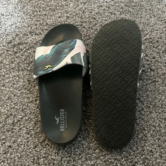 Hollister Slides - Picture 1 of 3